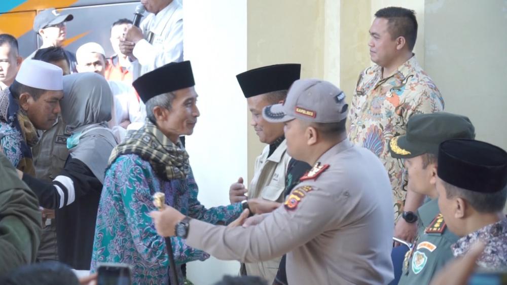 Walikota Banjar bersama Kapolres Banjar dan Dandim 0613 Ciamis Sambut kedatangan para Jamaah Haji