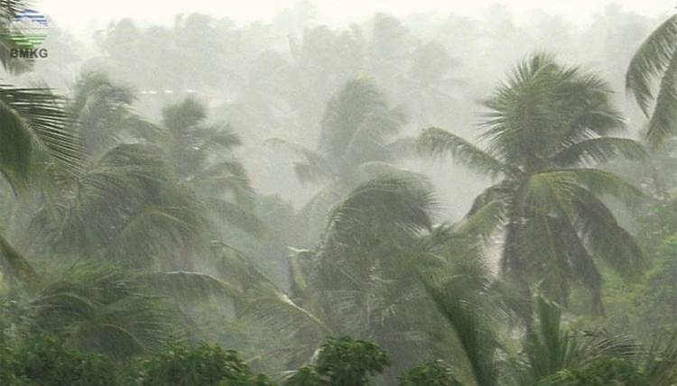 BMKG Imbau Masyarakat Waspada Potensi Hujan Lebat, Angin Kencang dan Gelombang Tinggi