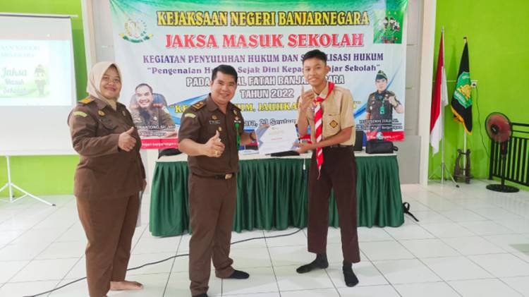 Program Jaksa Masuk Sekolah: Kejaksaan Negeri Banjarnegara Sambangi SMK Al Fatah