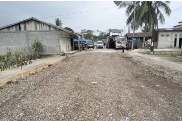 Jalan Lintas Tembilahan - Rengat Yang Amblas Di Desa Pekan Tua Sudah Bisa Dilewati