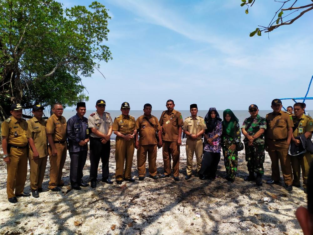 Bupati HM Wardan Resmikan BUMDes Sekecamatan Mandah,di Pantai Solop