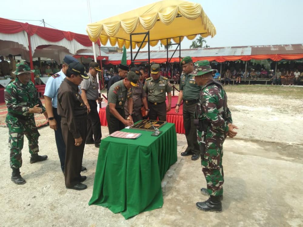 Komandan Resor Militer 031 Wirabima Resmi Menutup TMMD ke 106 di Desa Sanglar