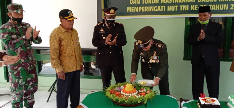 HUT TNI ke 75, Kapolsek Bagan Sinembah Bawa Tumpeng ke Makoramil 03/BGS