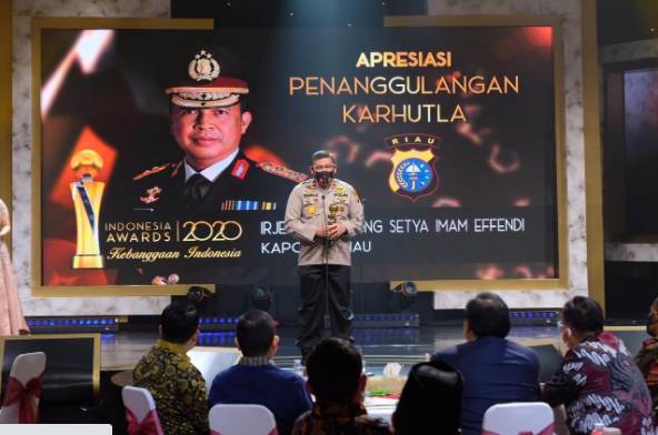 Kapolda Riau Kembali Terima Penghargaan Indonesia Award 2020