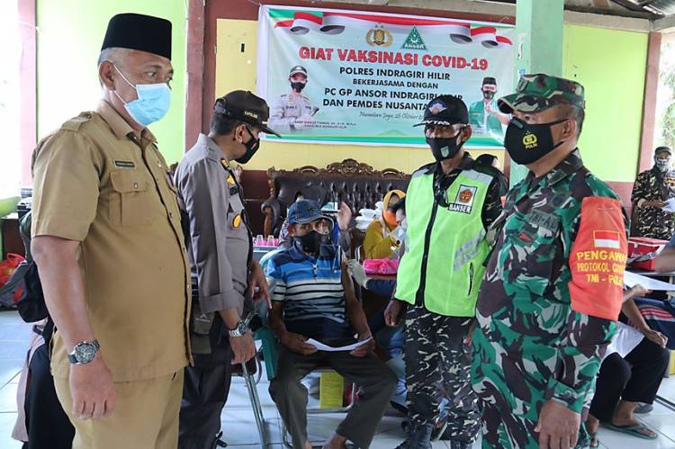 Polres Inhil Gandeng GP Ansor Gelar Vaksinasi Massal di Balai Desa Nusantara Jaya Keritang 