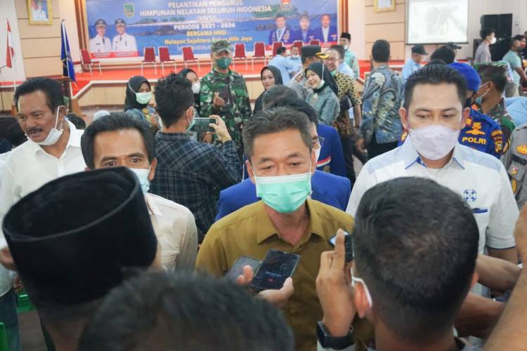 Untuk Kesejahteraan Nelayan, Bupati Rohil Dukung HNSI Berantas Ilegal Fishing