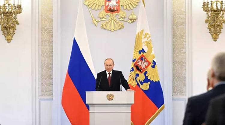 Presiden Putin Permudah Orang Asing yang Ingin Menjadi Warga Negara Rusia