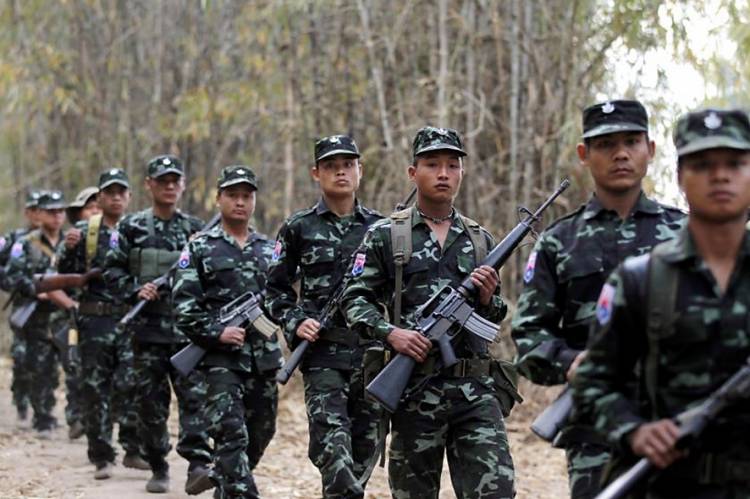 Pecah Pertempuran Sengit Pasukan Burma Vs Pemberontak Karen di Perbatasan Thailand