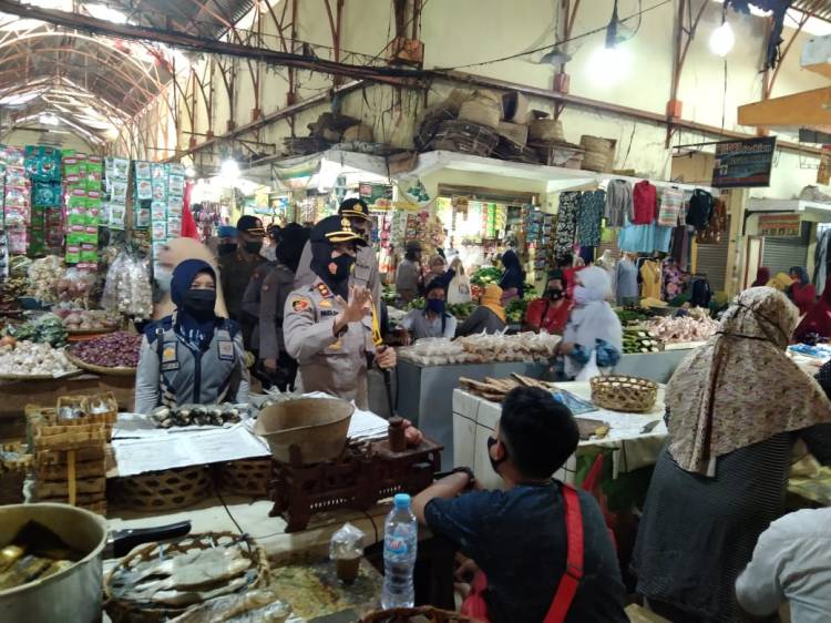 Kapolres Banjar Kembali Mendatangi Pasar Kota Banjar Sampaikan Imbauan Protokol Kesehatan