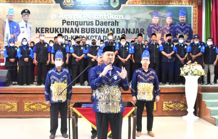 H. Syamsuddin Uti Melantik Pengurus Daerah Kerukunan Bubuhan Banjar (KBB) Kota Dumai
