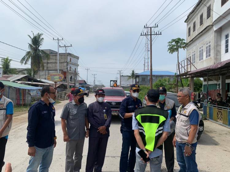Pemkab Inhil Dampingi Kadis PUPRPKPP Riau saat Monitoring Pembangunan Beberapa Ruas Jalan Provinsi di Inhil