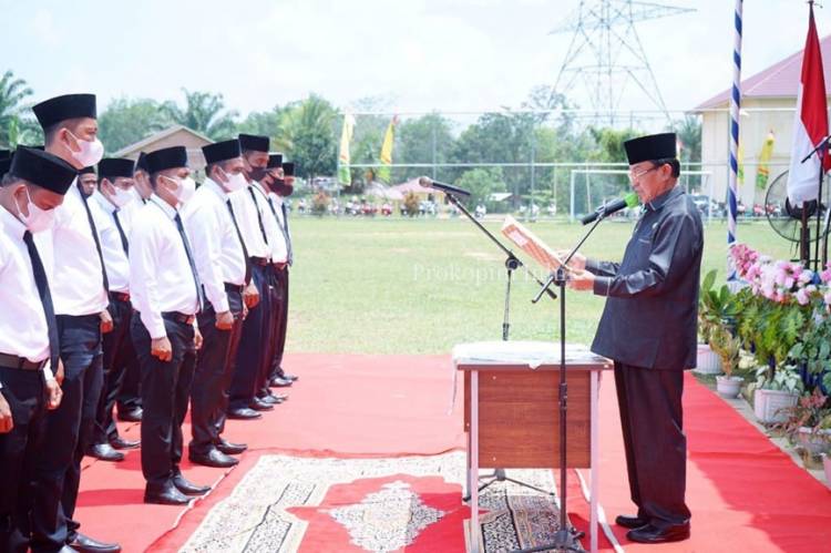 Bupati Inhil HM. Wardan Melantik  dan Meresmikan 65 Orang Anggota BPD Kecamatan Kemuning