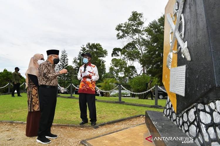 Berbaju Batik, Wapres Ma’ruf Amin Kunjungi Tugu MacArthur di Papua