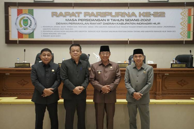 Bupati Inhil Bersama Ketua dan Wakil DPRD Tanda Tangani Ranperda APBD Inhil TA 2023