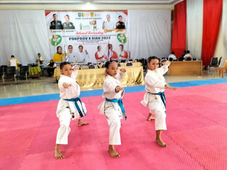 Karateka Grup Putri Inhil Persembahkan Medali Emas di Porprov Riau ke X Tahun 2022