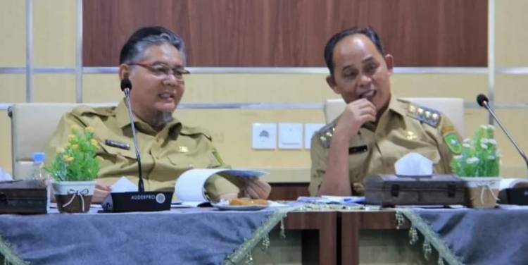 Pj Bupati Inhil H. Herman Pimpin Rapat Evaluasi Fisik Dan Keuangan Periode November 2023
