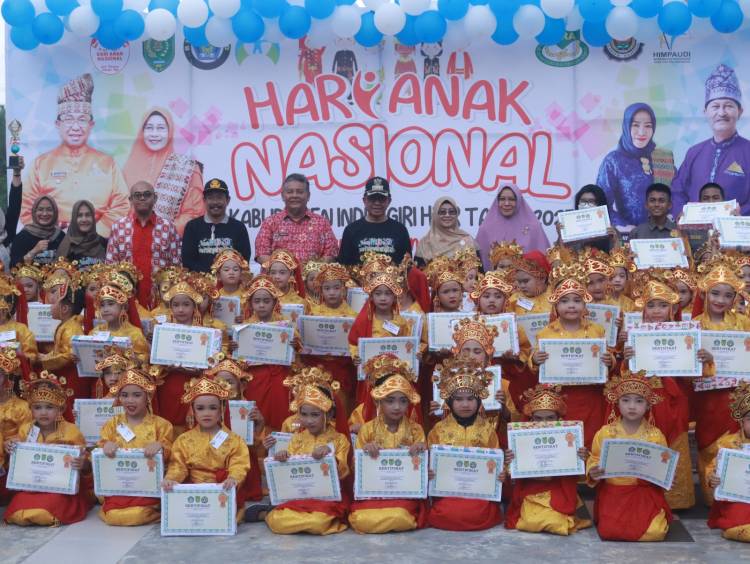Peringati Hari Anak Nasional, Ratusan Anak Didik Paud Tampilkan Tari Persembahan Masal di Kediaman Bupati Inhil 