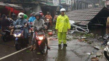 Angin Puting Beliung di Bogor