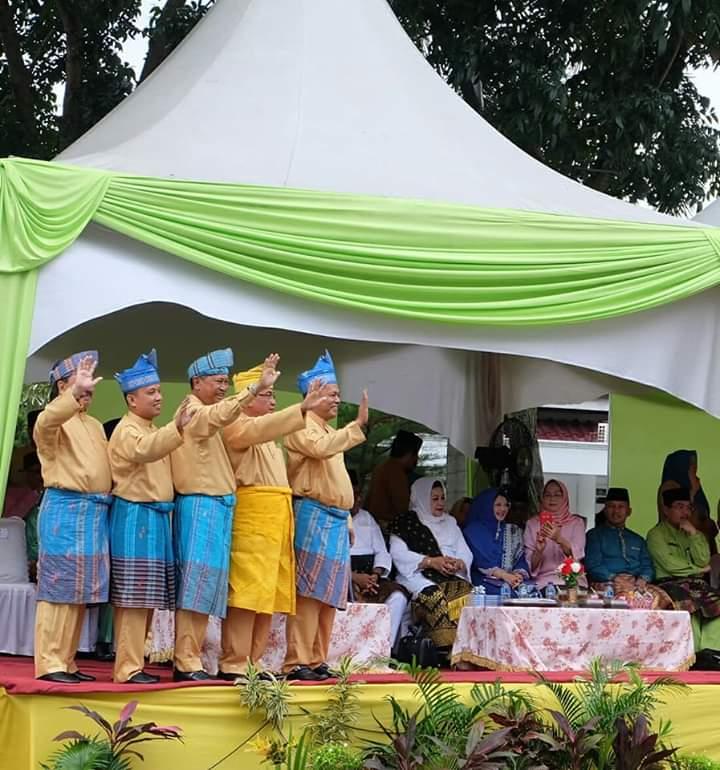 Bupati dan Wakil Bupati Inhil Hadiri Pawai Ta'aruf MTQ Tingkat Provinsi Riau