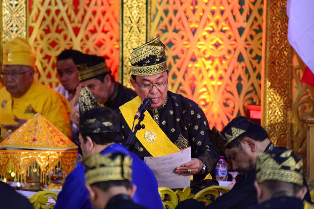 Bupati Inhil Pimpin Doa Prosesi Pemberian Gelar Adat Kepada Presiden RI, Joko Widodo