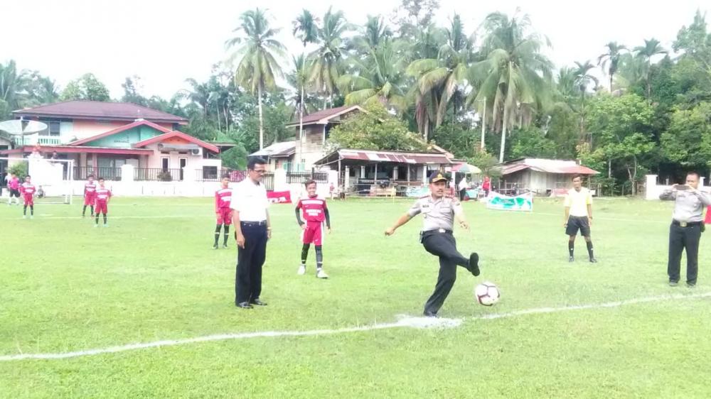 Kapolsek Kampar Kiri Buka Turnamen Sepakbola Untuk Anak Usia Dini