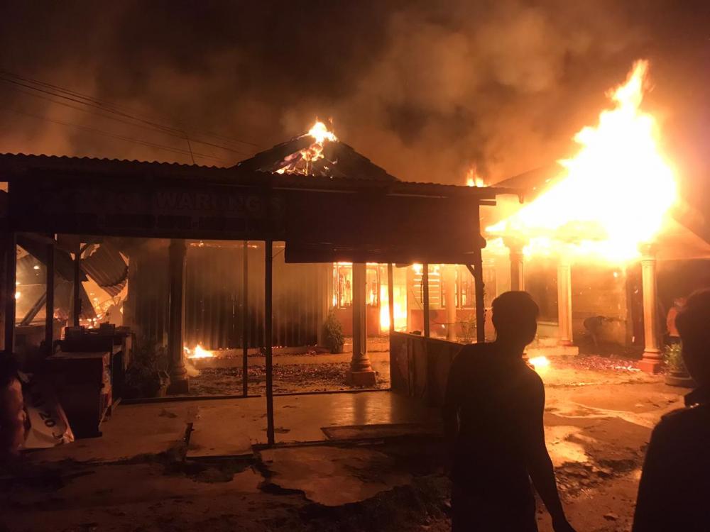 Dua Unit Rumah Ludes Terbakar, Diamuk Si Jago Merah Tadi Malam di Sei Buaya Bagan Batu 
