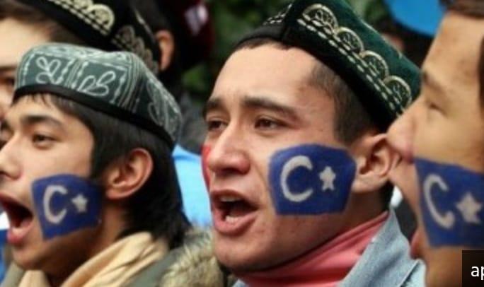 Siapa Sebenarnya Bangsa Muslim Uighur Di Propinsi Xinjiang Cina..??
