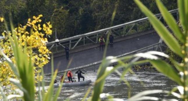 Wartawan Yang Hendak Meliput Ambruk nya Jembatan Utan Kayu Kemayoran Dihalangi Puluhan Petugas Keamanan Yang Hendak Meliput
