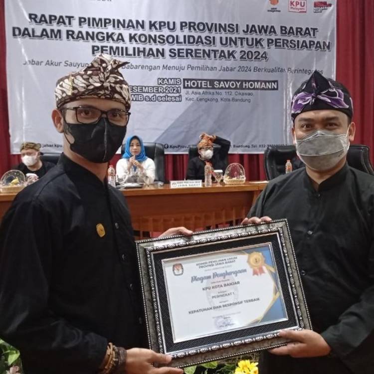 KPU Kota Banjar Raih 4 Penghargaan dalam Berbagai Kategori 