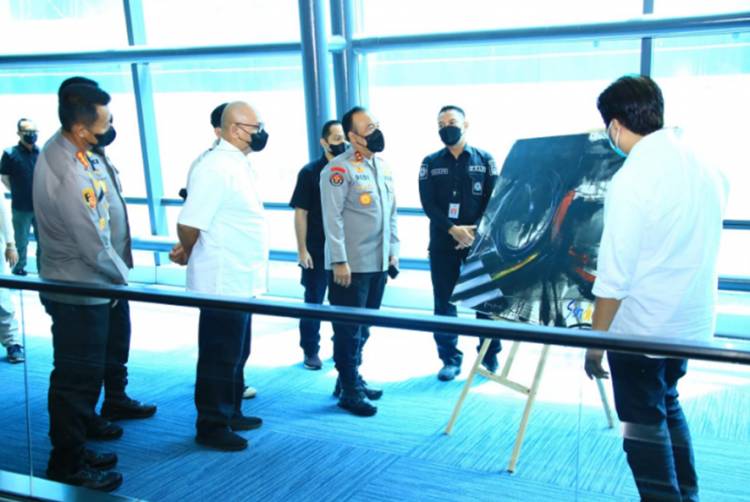 Polri Pamerkan Lukisan Karya Para Difabel di Bandara Soetta