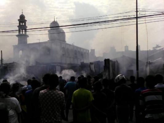 Subahanallah... Meski 35 Bangunan di Sekelilingnya Terbakar, Masjid di Kota Pekanbaru Ini Tidak Disentuh Api
