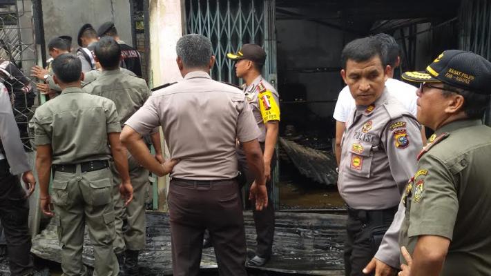 Satu Unit Rumah, Kedai dan Gudang di Belakang Asrama Polisi Bangkinang Terbakar