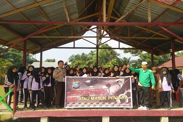 Polsek Rupat Sosialisasi Pencegahan Narkoba Di SMP N 1 Rupat