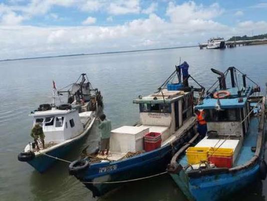 Ditpolair Polda Kaltim Tangkap 3 Kapal Trawl Bendera Malaysia
