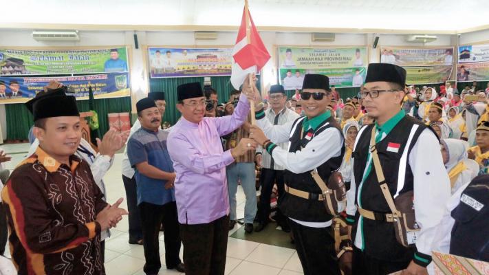 Bupati Lepas Keberangkatan 236 JCH Inhil dari Embarkasi Haji Batam