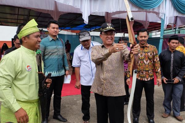 Bupati HM Wardan Melantik Pengurus Archery Club Periode 2018-2021