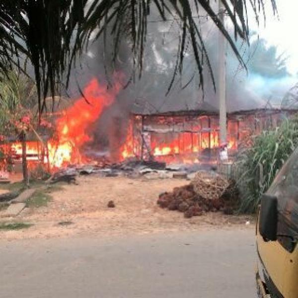 Dua Unit Rumah Semi Permanen Ludes Terbakar