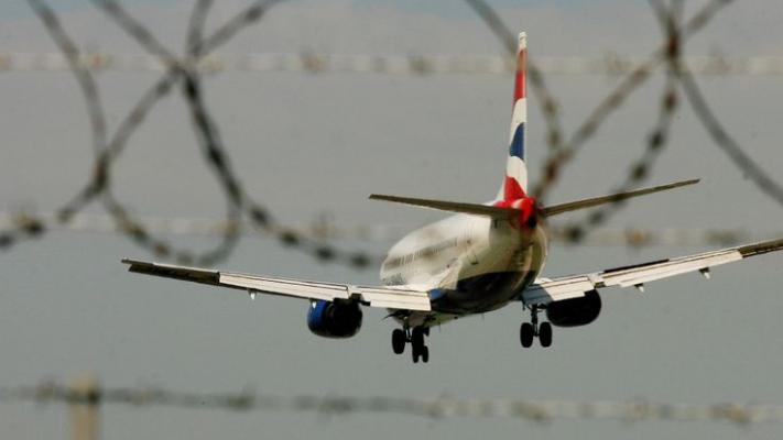 Pemilik British Airways mengatakan 185.000  pelanggan mungkin telah diretas dalam serangan cyber