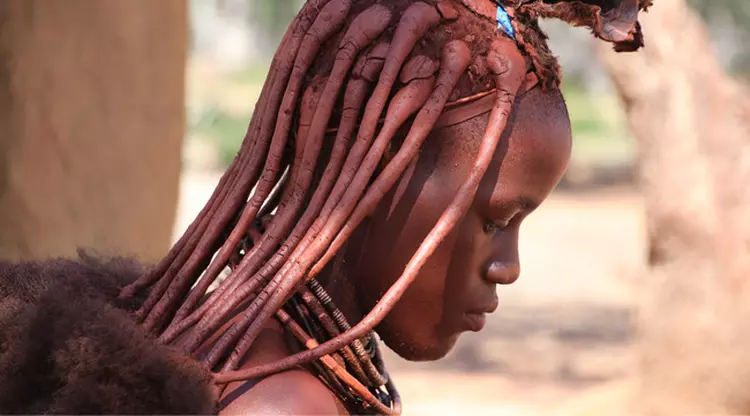 Tak Mandi Pakai Air, Ritual Unik Wanita Suku Himba agar Tetap Cantik