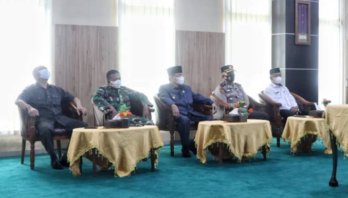 Bupati HM. Wardan Melantik Secara Langsung Lima Pimpinan Baznas Inhil Periode 2022-2027