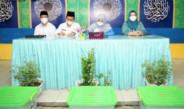 Ketua GSH dan Baznas Inhil Salurkan Bantuan Zakat Premium Ramadan di Kecamatan Tembilahan Hulu dan Tempuling
