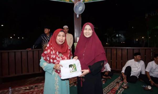 Malam ke-16 Ramadan Bupati Inhil Terima Kunjungan Silaturahim Camat Pulau Burung Beserta Warga