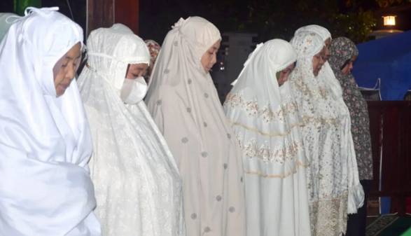 Bupati Inhil Beserta istri Hj. Zulaikhah Wardan Terima Kunjungan Silaturahim Masyarakat Kateman di Malam ke-14 Ramadan