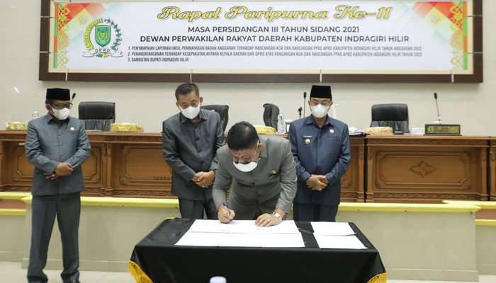 DPRD Dan Bupati Kabupaten Indragiri Hilir Tanda Tangani KUA dan PPAS APBD Tahun Anggaran 2022