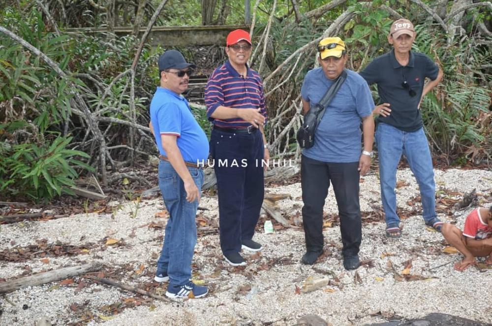Sekda Inhil H Said Syarifuddin Mengajak Tamu Singapura Melihat Keindahan Pantai Solop