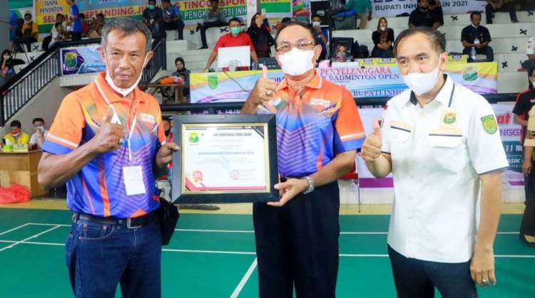 Kejurpov Badminton Inhil Tahun 2021, Resmi Ditutup Bupati HM. Wardan